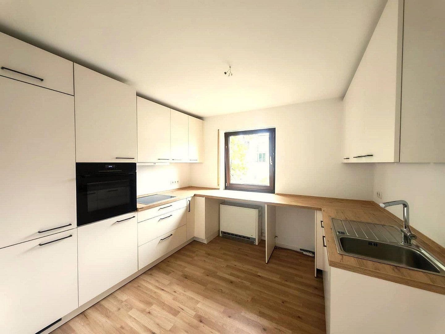 Pronájem bytu 2+kk 84 m², Kameruner Str. 14, München, Bavorsko Pronájem bytu 2+kk 84 m², Kameruner Str. 14, München, Bavorsko