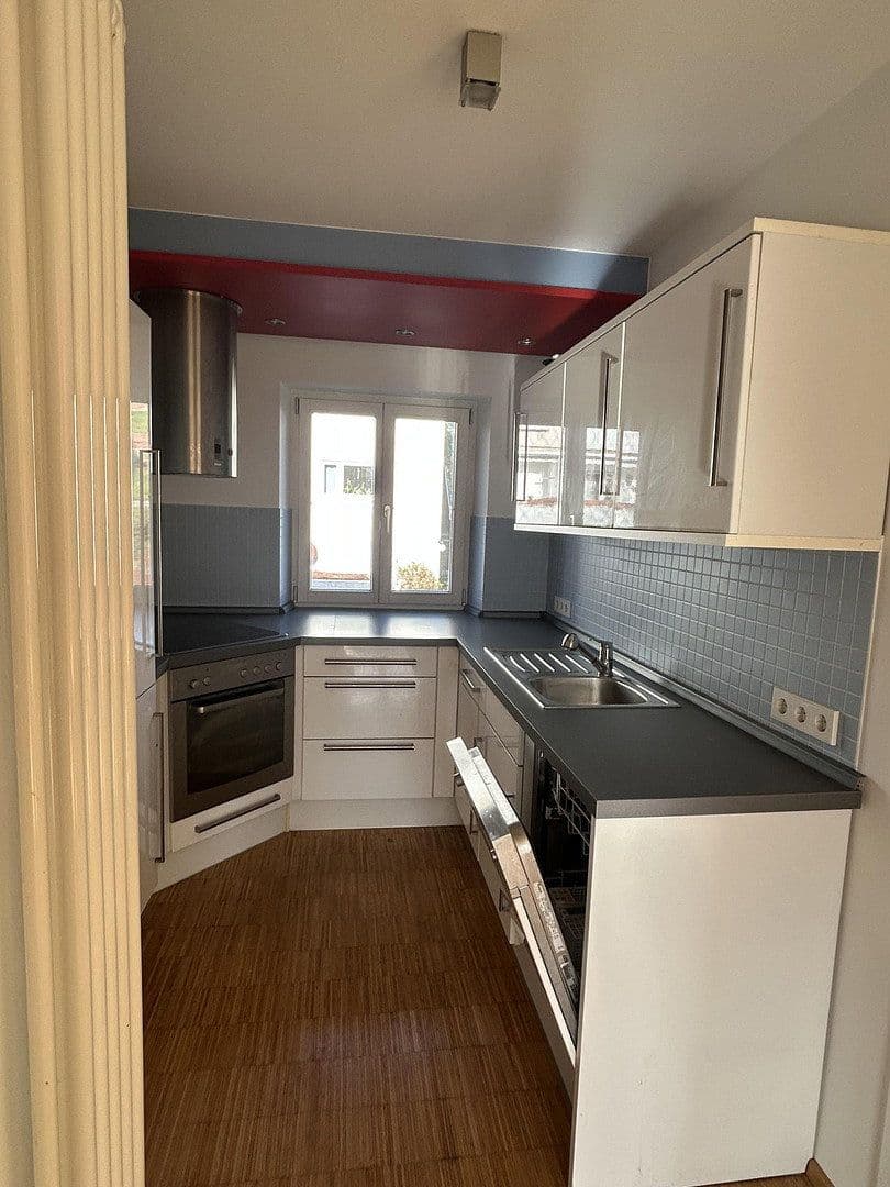 Pronájem bytu 2+1 72 m², Stuttgart, Bádensko-Württembersko Pronájem bytu 2+1 72 m², Stuttgart, Bádensko-Württembersko