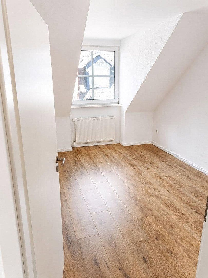 Pronájem bytu 4+1 74 m², Grasseler Straße 90, Braunschweig, Dolní Sasko Pronájem bytu 4+1 74 m², Grasseler Straße 90, Braunschweig, Dolní Sasko