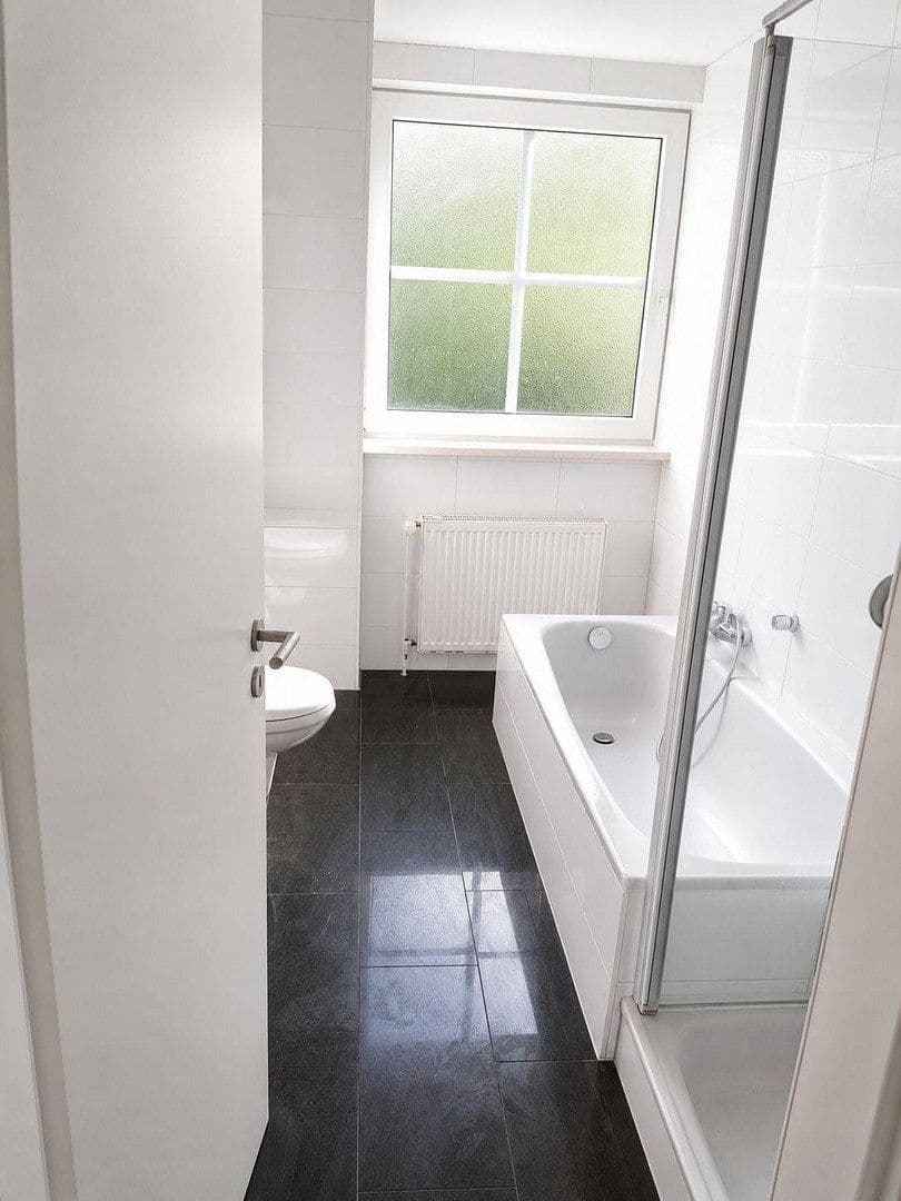 Pronájem bytu 4+1 74 m², Grasseler Straße 90, Braunschweig, Dolní Sasko Pronájem bytu 4+1 74 m², Grasseler Straße 90, Braunschweig, Dolní Sasko