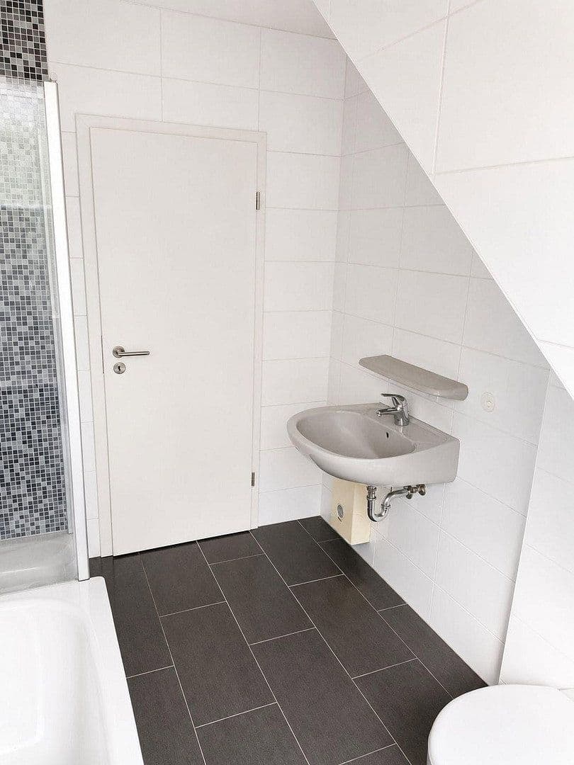 Pronájem bytu 4+1 74 m², Grasseler Straße 90, Braunschweig, Dolní Sasko Pronájem bytu 4+1 74 m², Grasseler Straße 90, Braunschweig, Dolní Sasko