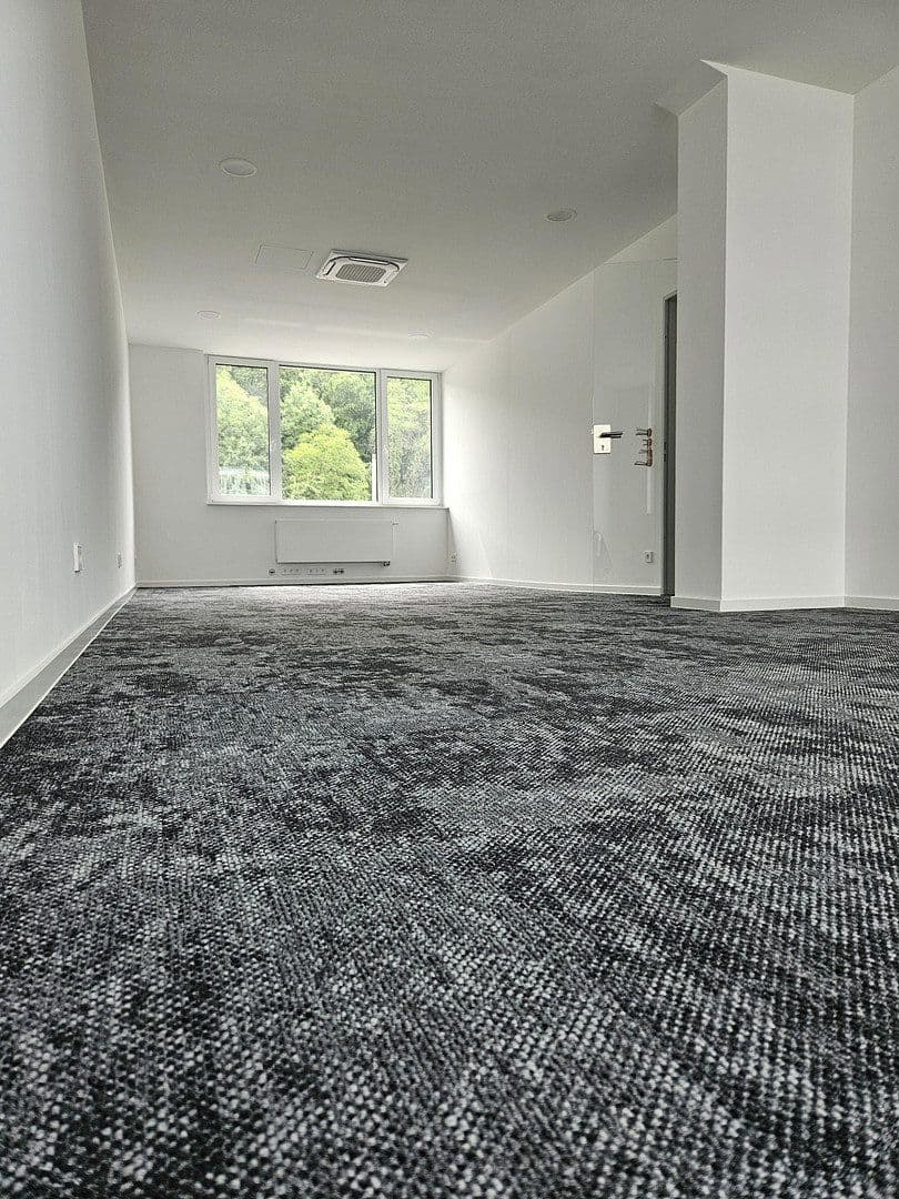 Pronájem kanceláře 230 m², Stuttgart-Wangen, Bádensko-Württembersko Pronájem kanceláře 230 m², Stuttgart-Wangen, Bádensko-Württembersko