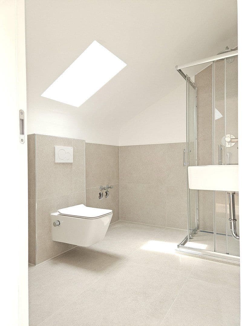 Pronájem bytu 4+1 110 m², Stuttgart-Wangen, Bádensko-Württembersko Pronájem bytu 4+1 110 m², Stuttgart-Wangen, Bádensko-Württembersko