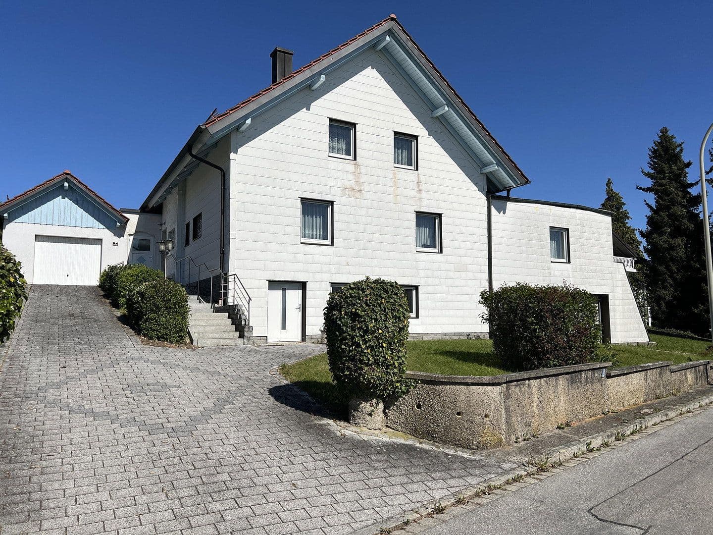 Prodej domu 211 m², pozemek 979 m², Durheimerstraße 1, Fürstenzell, Bavorsko Prodej domu 211 m², pozemek 979 m², Durheimerstraße 1, Fürstenzell, Bavorsko