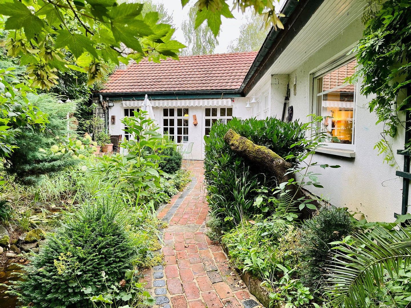 Prodej domu 270 m², pozemek 5.000 m², Friedrich-Eckert-Straße 6, Wächtersbach, Hessen Prodej domu 270 m², pozemek 5.000 m², Friedrich-Eckert-Straße 6, Wächtersbach, Hessen