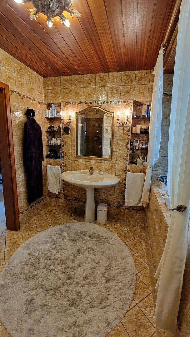 Prodej domu 184 m², pozemek 1.045 m², Schulstrasse 42, Königswinter, Severní Porýní-Vestfálsko Prodej domu 184 m², pozemek 1.045 m², Schulstrasse 42, Königswinter, Severní Porýní-Vestfálsko