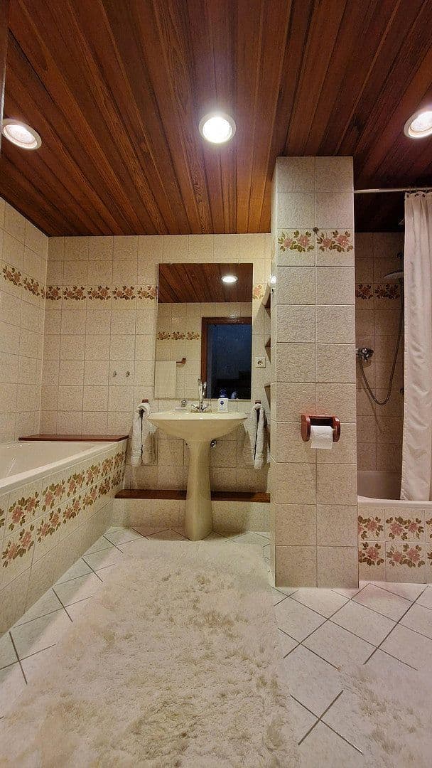 Prodej domu 184 m², pozemek 1.045 m², Schulstrasse 42, Königswinter, Severní Porýní-Vestfálsko Prodej domu 184 m², pozemek 1.045 m², Schulstrasse 42, Königswinter, Severní Porýní-Vestfálsko