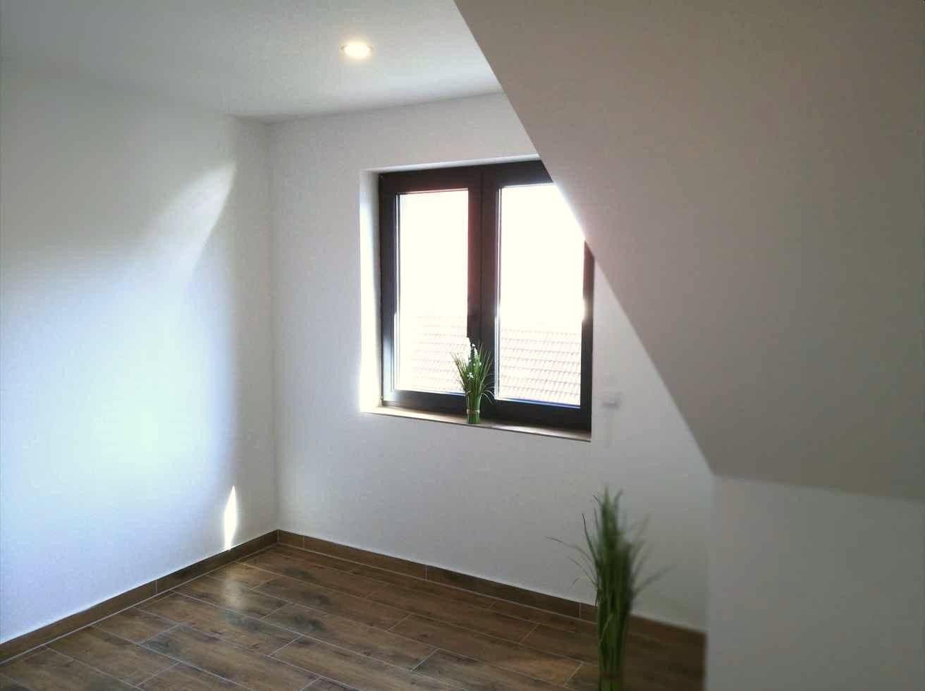 Pronájem domu 160 m², pozemek 385 m², Wächtersbach, Hessen Pronájem domu 160 m², pozemek 385 m², Wächtersbach, Hessen