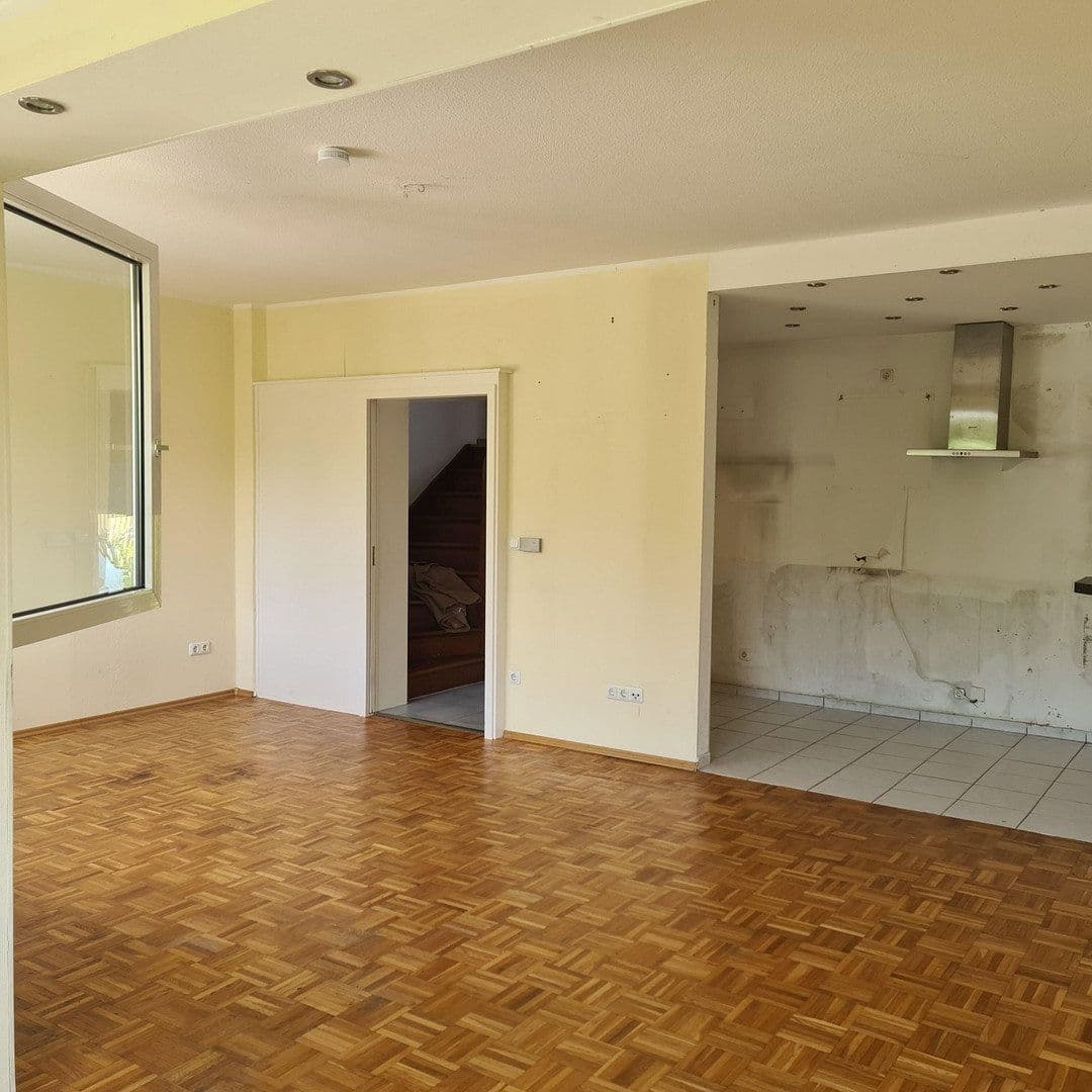 Prodej domu 193 m², pozemek 582 m², Kelzenberger Weg 35, Köln, Severní Porýní-Vestfálsko Prodej domu 193 m², pozemek 582 m², Kelzenberger Weg 35, Köln, Severní Porýní-Vestfálsko