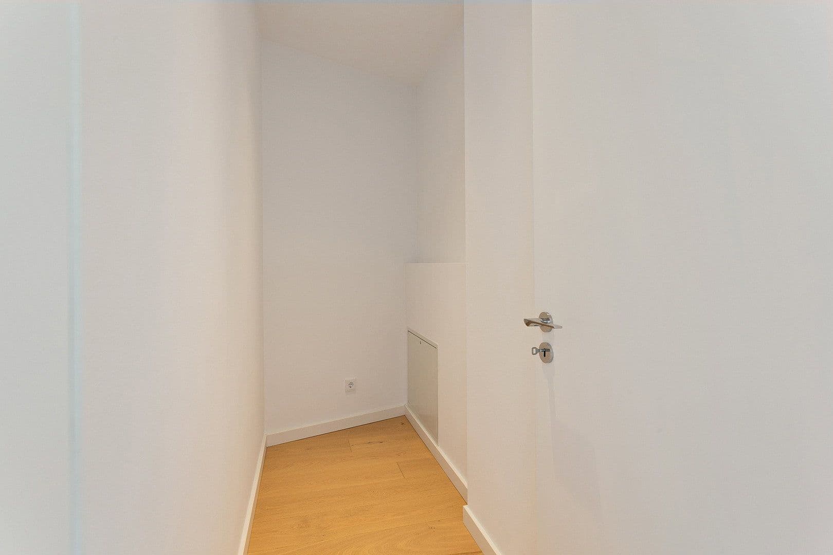 Prodej domu 169 m², pozemek 160 m², Liederbach am Taunus, Hessen Prodej domu 169 m², pozemek 160 m², Liederbach am Taunus, Hessen