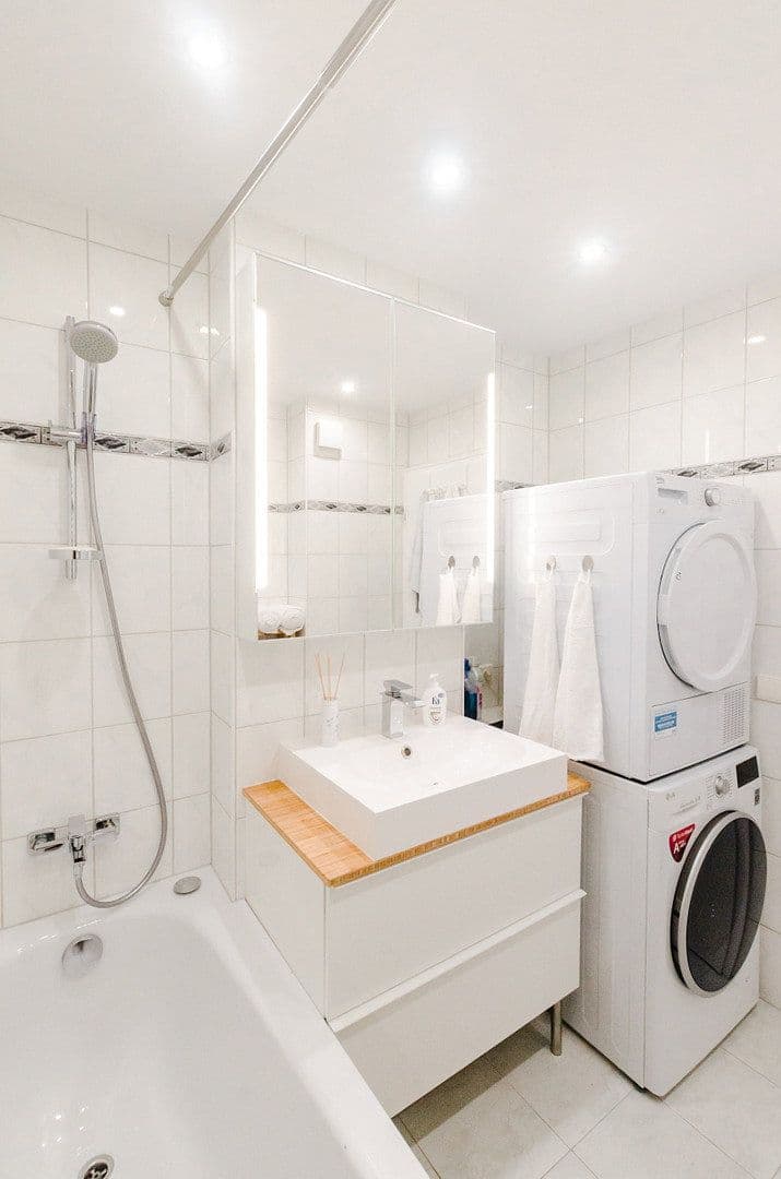 Pronájem bytu 4+1 76 m², Weissenseestr. 95, München, Bavorsko Pronájem bytu 4+1 76 m², Weissenseestr. 95, München, Bavorsko