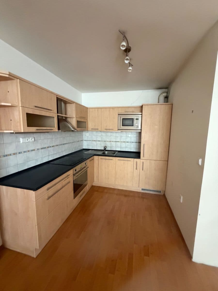 Pronájem bytu 1+1 45 m², Mojmírova, Praha, Praha Pronájem bytu 1+1 45 m², Mojmírova, Praha, Praha