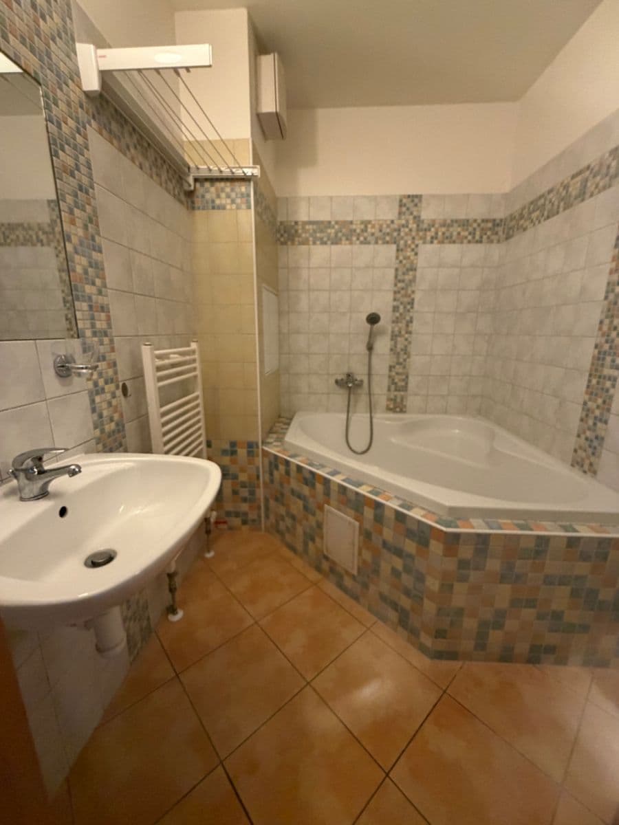 Pronájem bytu 1+1 45 m², Mojmírova, Praha, Praha Pronájem bytu 1+1 45 m², Mojmírova, Praha, Praha