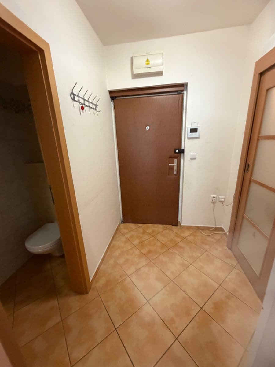 Pronájem bytu 1+1 45 m², Mojmírova, Praha, Praha Pronájem bytu 1+1 45 m², Mojmírova, Praha, Praha