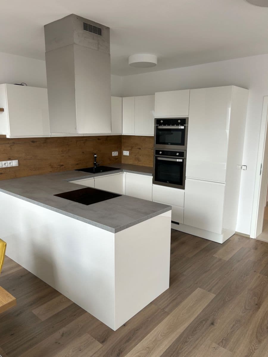 Pronájem bytu 3+kk 95 m², Zátopkova, Milovice, Středočeský kraj Pronájem bytu 3+kk 95 m², Zátopkova, Milovice, Středočeský kraj