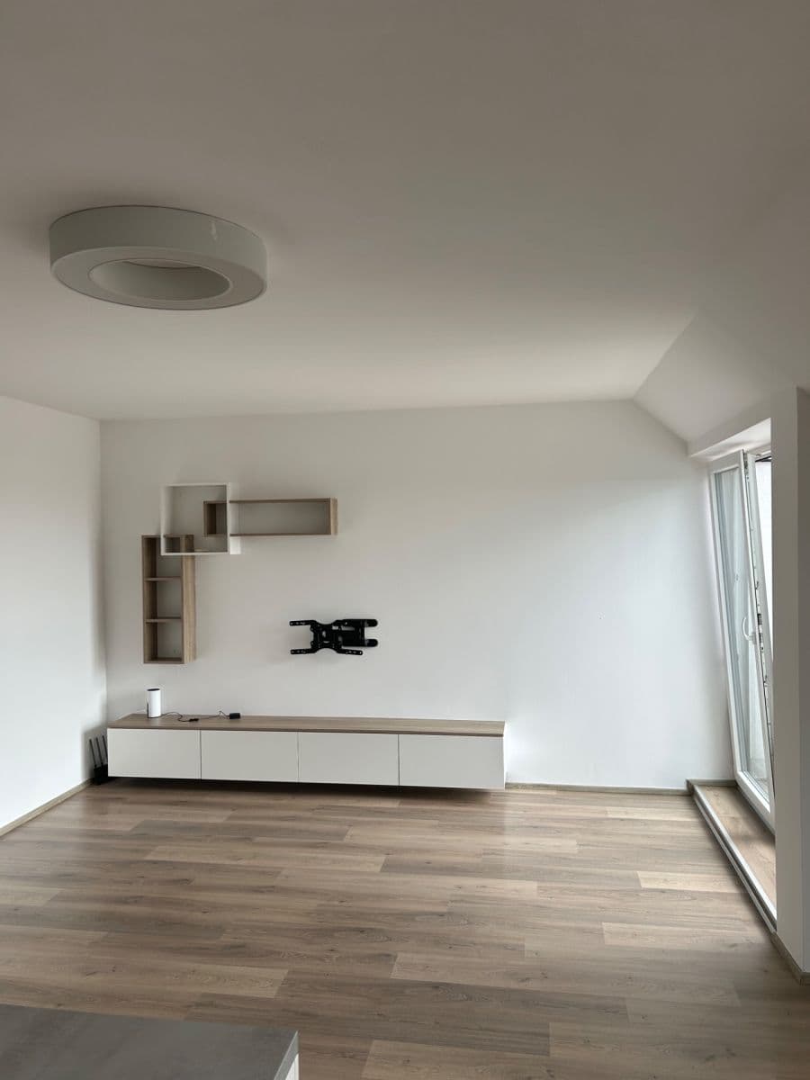 Pronájem bytu 3+kk 95 m², Zátopkova, Milovice, Středočeský kraj Pronájem bytu 3+kk 95 m², Zátopkova, Milovice, Středočeský kraj