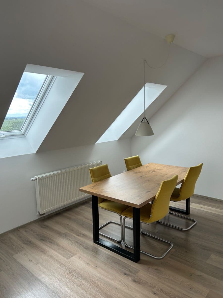 Pronájem bytu 3+kk 95 m², Zátopkova, Milovice, Středočeský kraj Pronájem bytu 3+kk 95 m², Zátopkova, Milovice, Středočeský kraj