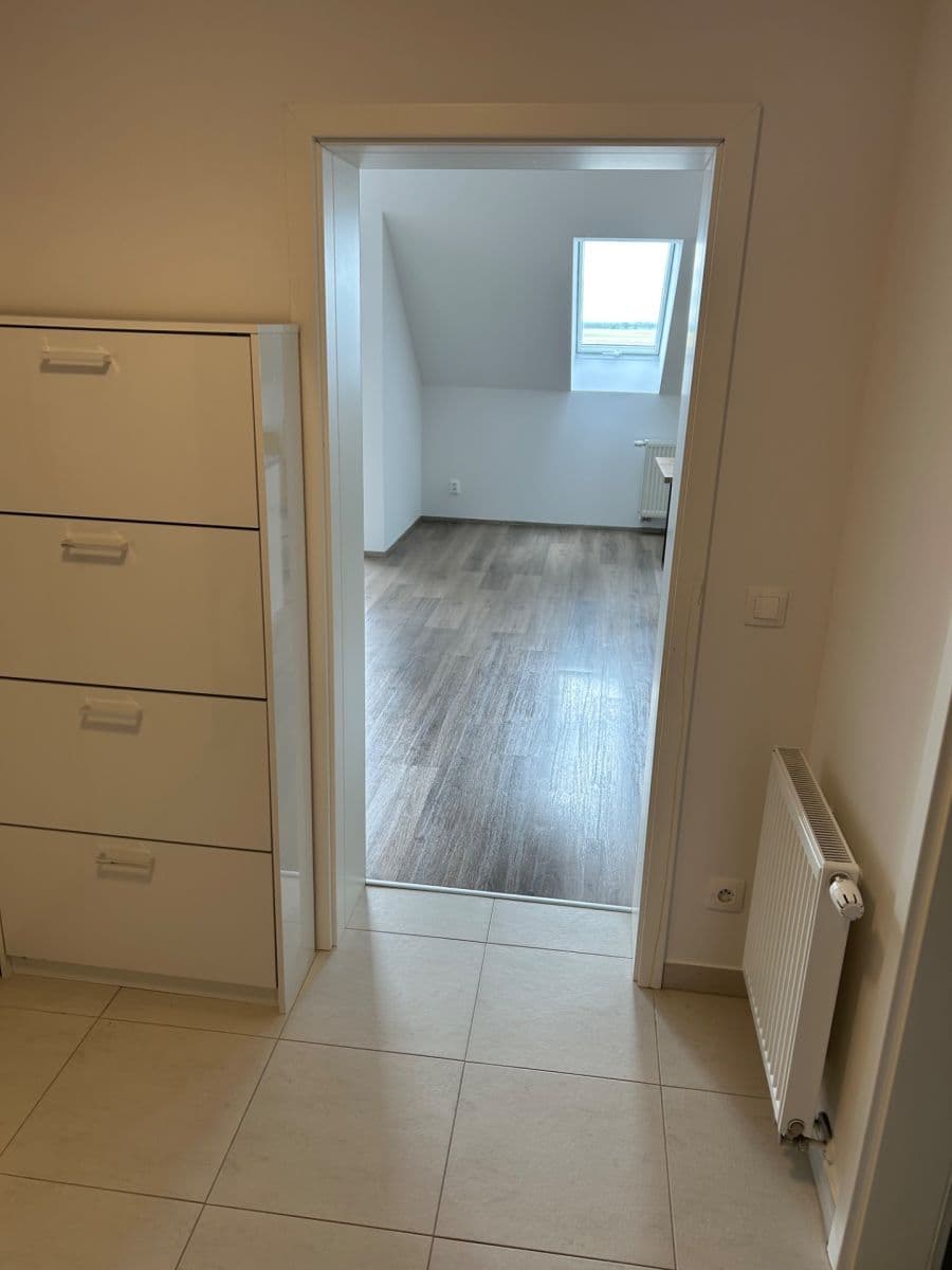Pronájem bytu 3+kk 95 m², Zátopkova, Milovice, Středočeský kraj Pronájem bytu 3+kk 95 m², Zátopkova, Milovice, Středočeský kraj