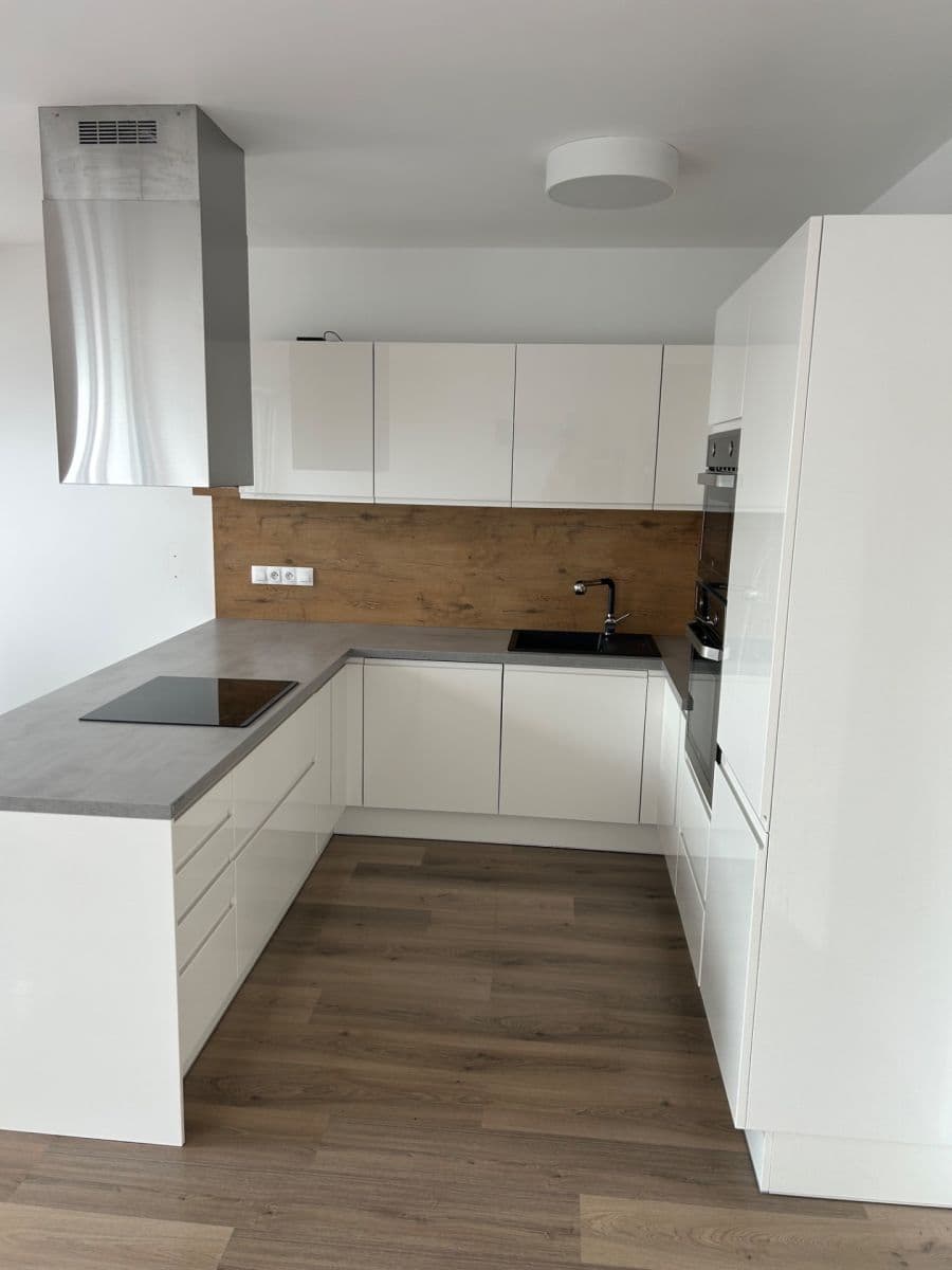 Pronájem bytu 3+kk 95 m², Zátopkova, Milovice, Středočeský kraj Pronájem bytu 3+kk 95 m², Zátopkova, Milovice, Středočeský kraj