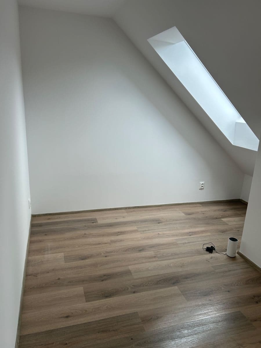 Pronájem bytu 3+kk 95 m², Zátopkova, Milovice, Středočeský kraj Pronájem bytu 3+kk 95 m², Zátopkova, Milovice, Středočeský kraj