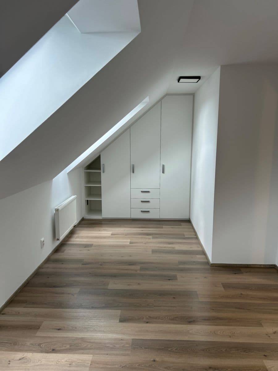 Pronájem bytu 3+kk 95 m², Zátopkova, Milovice, Středočeský kraj Pronájem bytu 3+kk 95 m², Zátopkova, Milovice, Středočeský kraj