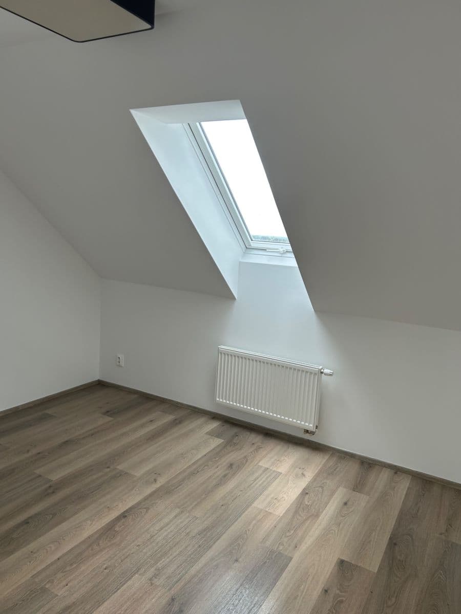 Pronájem bytu 3+kk 95 m², Zátopkova, Milovice, Středočeský kraj Pronájem bytu 3+kk 95 m², Zátopkova, Milovice, Středočeský kraj