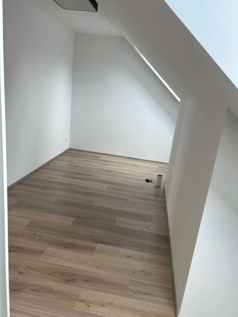 Pronájem bytu 3+kk 95 m², Zátopkova, Milovice, Středočeský kraj Pronájem bytu 3+kk 95 m², Zátopkova, Milovice, Středočeský kraj