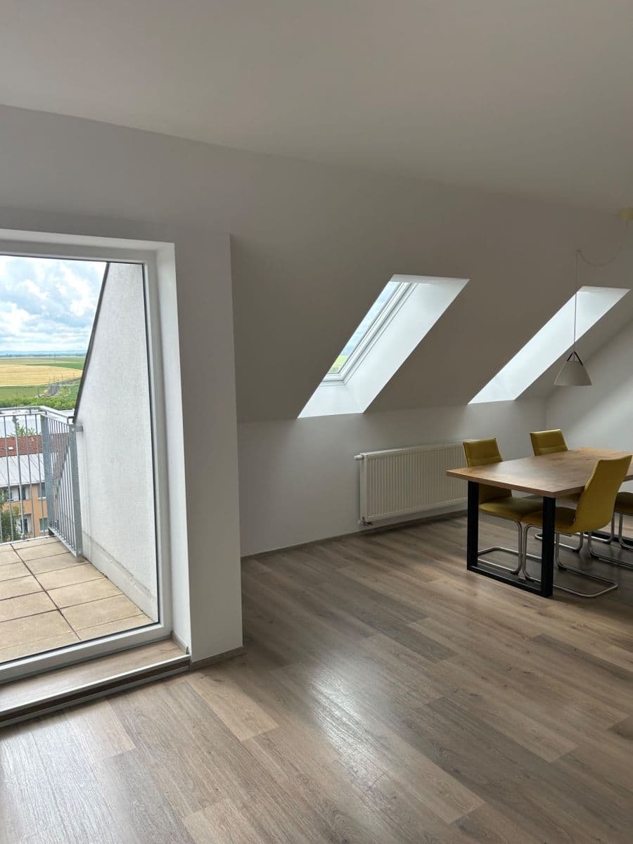 Pronájem bytu 3+kk 95 m², Zátopkova, Milovice, Středočeský kraj Pronájem bytu 3+kk 95 m², Zátopkova, Milovice, Středočeský kraj