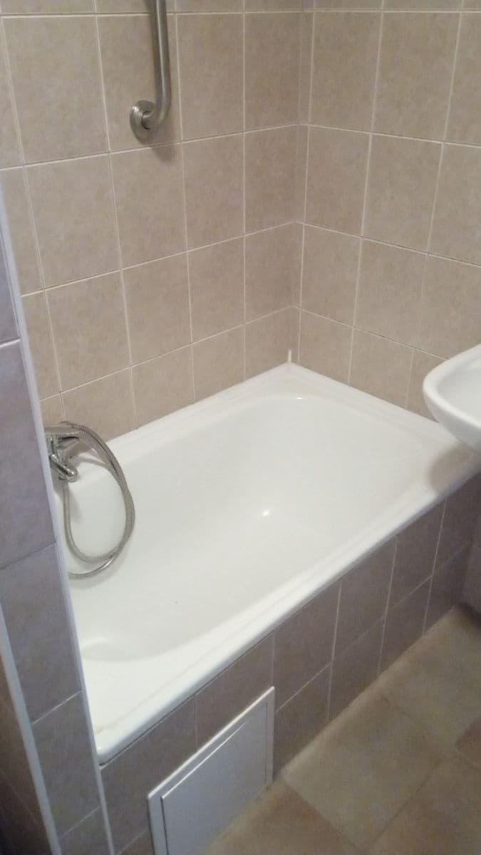 Pronájem bytu 1+kk 40 m², Holíkova, Jílové u Prahy, Středočeský kraj Pronájem bytu 1+kk 40 m², Holíkova, Jílové u Prahy, Středočeský kraj