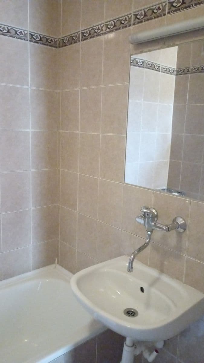 Pronájem bytu 1+kk 40 m², Holíkova, Jílové u Prahy, Středočeský kraj Pronájem bytu 1+kk 40 m², Holíkova, Jílové u Prahy, Středočeský kraj