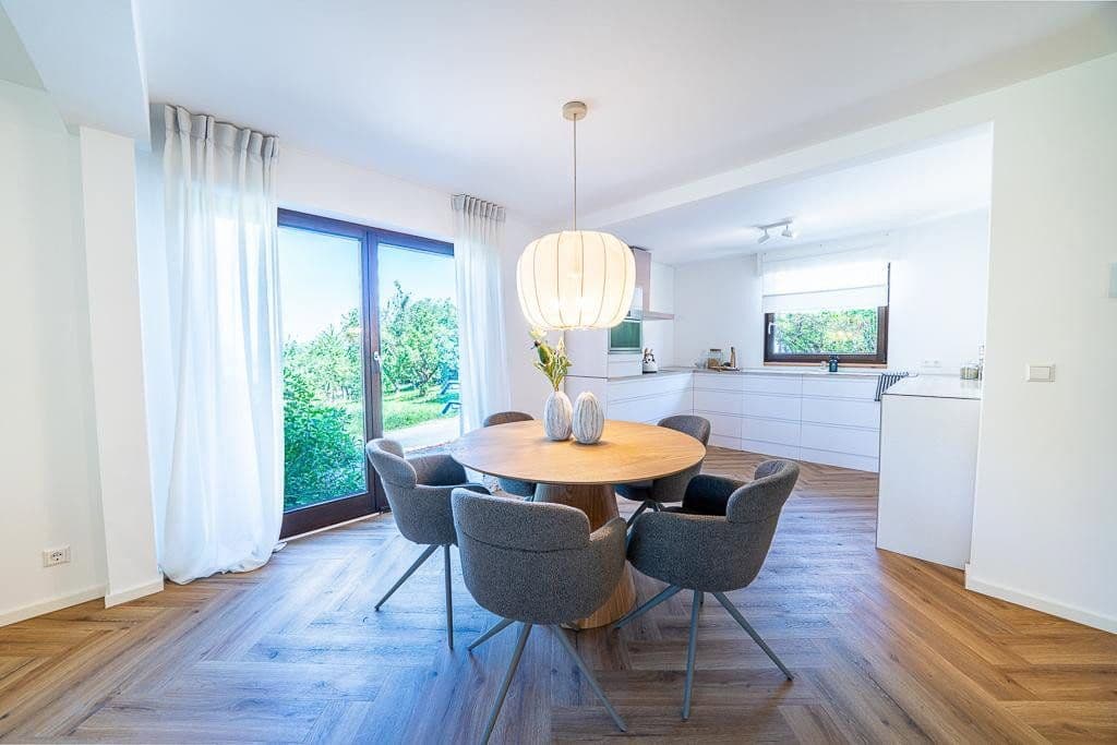 Prodej domu 203 m², pozemek 388 m², Freiberg am Neckar, Bádensko-Württembersko Prodej domu 203 m², pozemek 388 m², Freiberg am Neckar, Bádensko-Württembersko