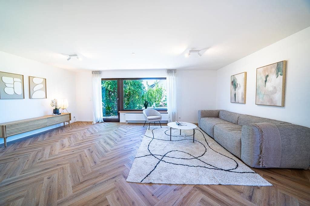 Prodej domu 203 m², pozemek 388 m², Freiberg am Neckar, Bádensko-Württembersko Prodej domu 203 m², pozemek 388 m², Freiberg am Neckar, Bádensko-Württembersko