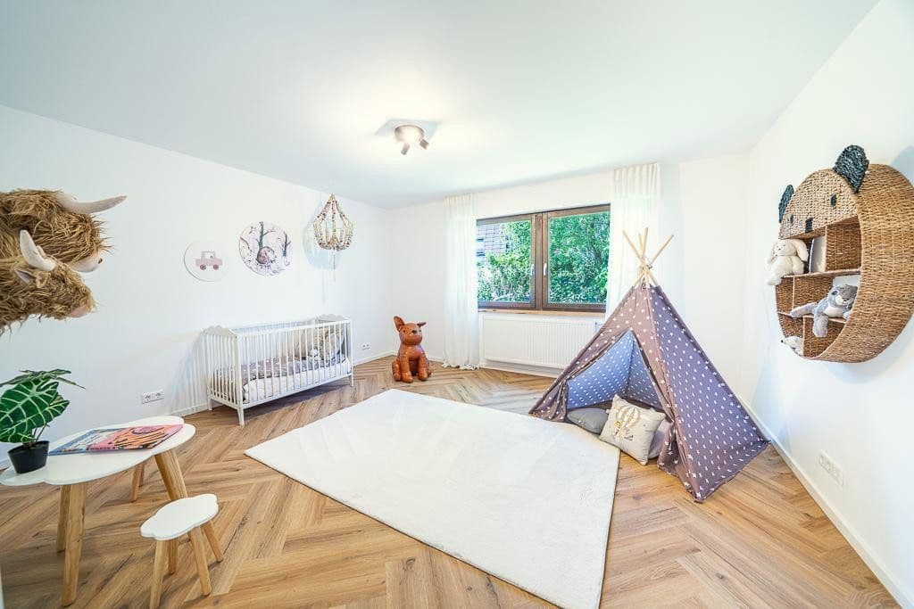Prodej domu 203 m², pozemek 388 m², Freiberg am Neckar, Bádensko-Württembersko Prodej domu 203 m², pozemek 388 m², Freiberg am Neckar, Bádensko-Württembersko