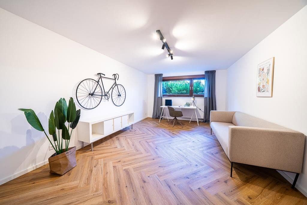 Prodej domu 203 m², pozemek 388 m², Freiberg am Neckar, Bádensko-Württembersko Prodej domu 203 m², pozemek 388 m², Freiberg am Neckar, Bádensko-Württembersko