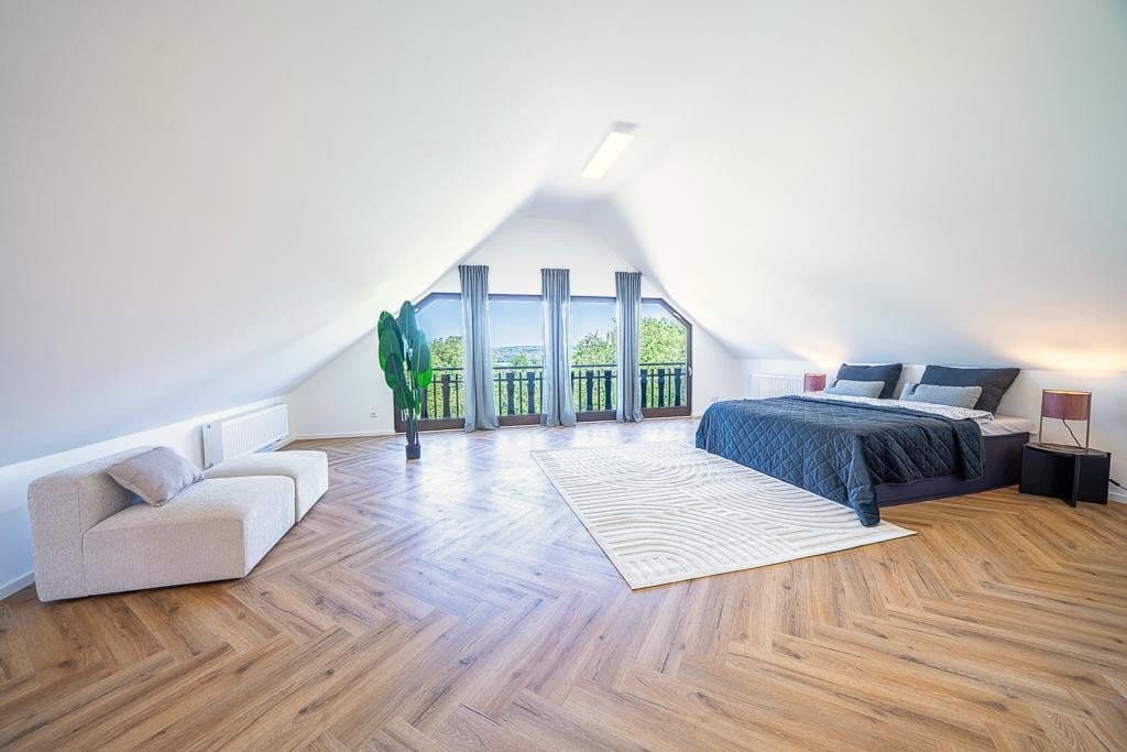 Prodej domu 203 m², pozemek 388 m², Freiberg am Neckar, Bádensko-Württembersko Prodej domu 203 m², pozemek 388 m², Freiberg am Neckar, Bádensko-Württembersko