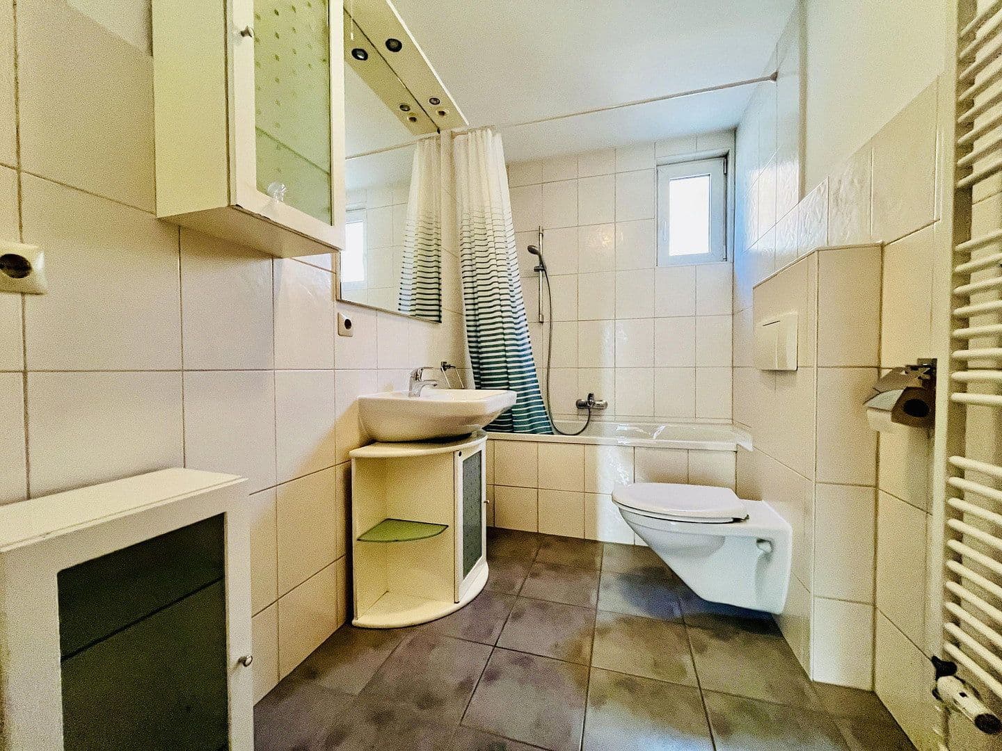 Prodej domu 146 m², pozemek 1.550 m², Neuenbürg, Bádensko-Württembersko Prodej domu 146 m², pozemek 1.550 m², Neuenbürg, Bádensko-Württembersko