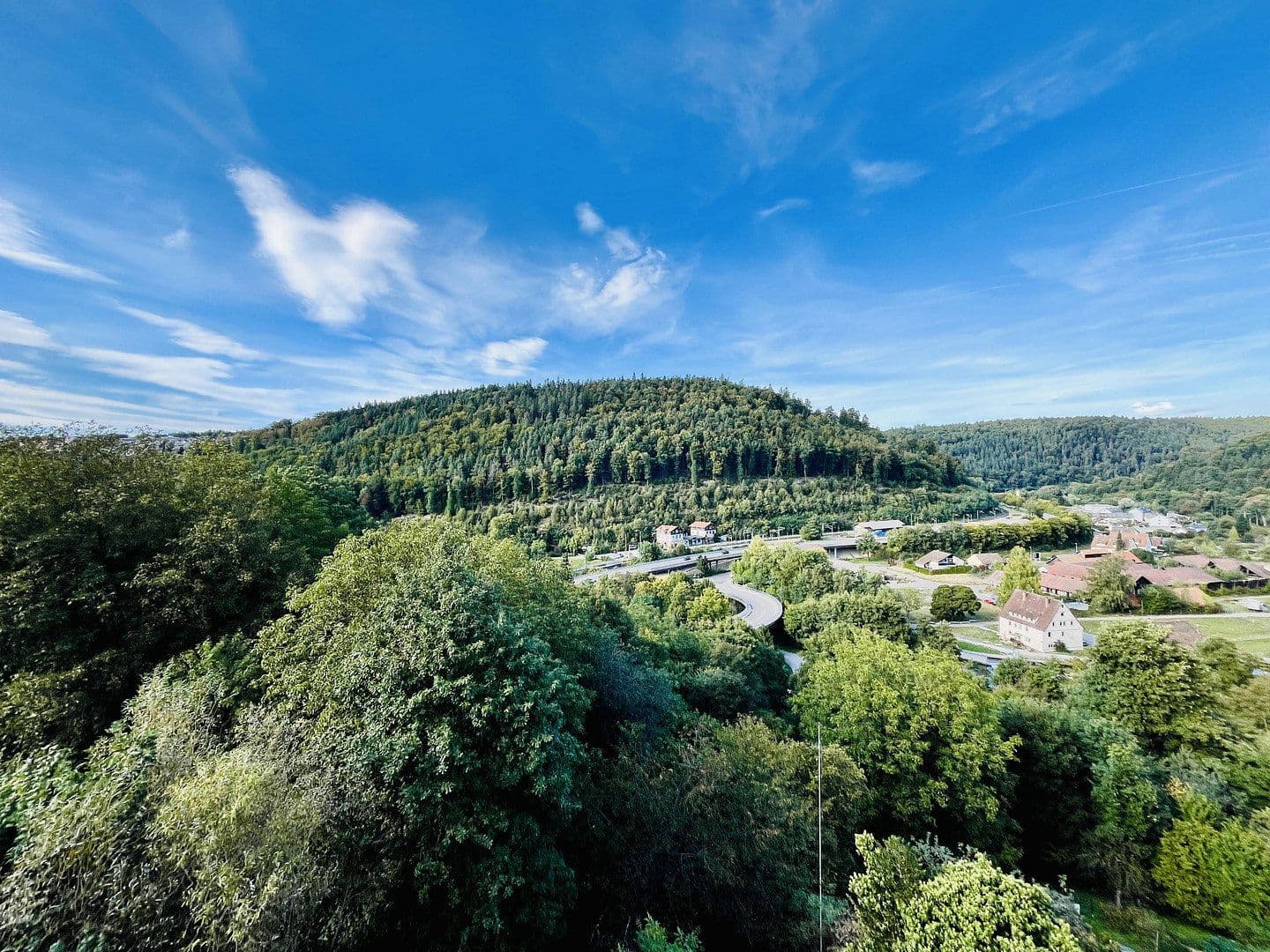 Prodej domu 146 m², pozemek 1.550 m², Neuenbürg, Bádensko-Württembersko Prodej domu 146 m², pozemek 1.550 m², Neuenbürg, Bádensko-Württembersko