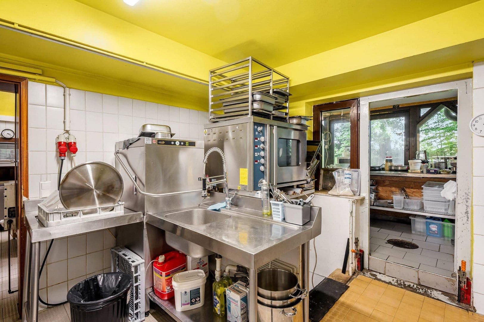 Prodej nebytového prostoru 150 m², Jahnallee 20, Rastatt, Bádensko-Württembersko Prodej nebytového prostoru 150 m², Jahnallee 20, Rastatt, Bádensko-Württembersko