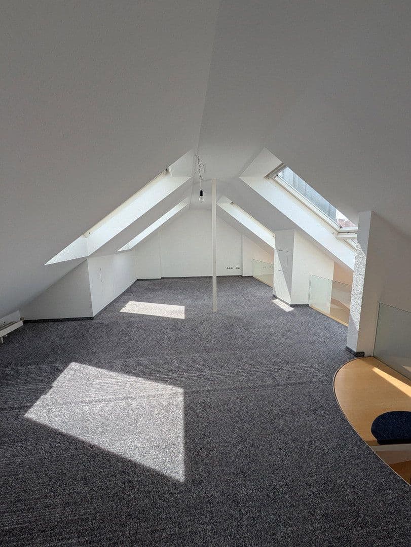 Pronájem bytu 5+1 129 m², Stuttgart West, Bádensko-Württembersko Pronájem bytu 5+1 129 m², Stuttgart West, Bádensko-Württembersko