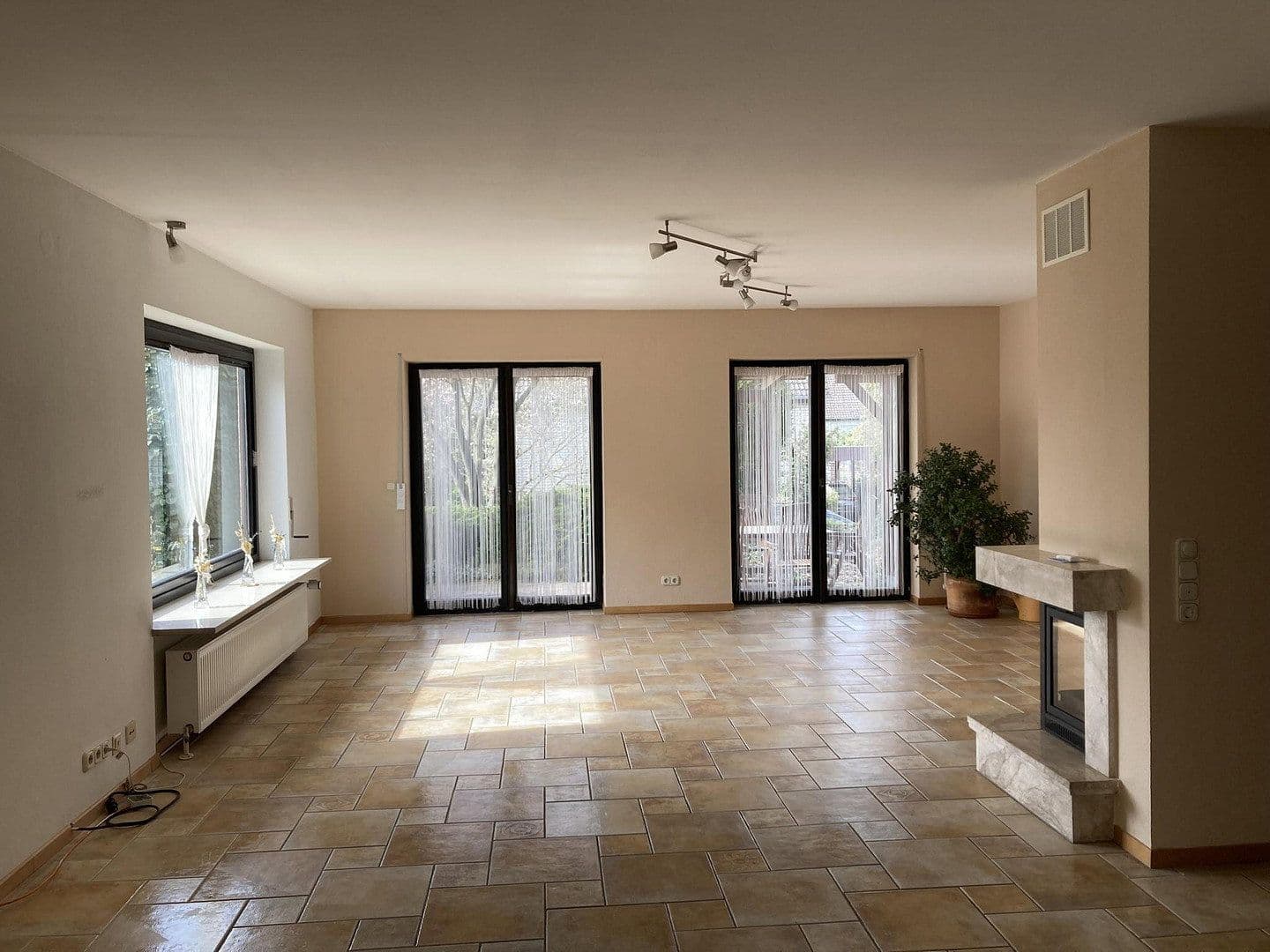 Prodej domu 298 m², pozemek 664 m², Büttelborn, Hessen Prodej domu 298 m², pozemek 664 m², Büttelborn, Hessen