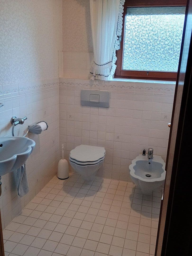 Prodej domu 255 m², pozemek 894 m², Hüttlingen, Bádensko-Württembersko Prodej domu 255 m², pozemek 894 m², Hüttlingen, Bádensko-Württembersko