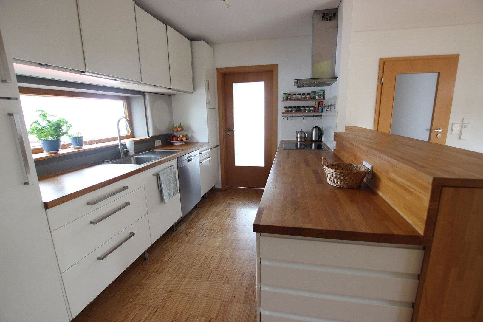 Prodej domu 183 m², pozemek 349 m², Nürtingen, Bádensko-Württembersko Prodej domu 183 m², pozemek 349 m², Nürtingen, Bádensko-Württembersko