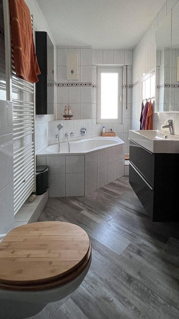 Prodej domu 140 m², pozemek 155 m², Bergisch Gladbach, Severní Porýní-Vestfálsko Prodej domu 140 m², pozemek 155 m², Bergisch Gladbach, Severní Porýní-Vestfálsko