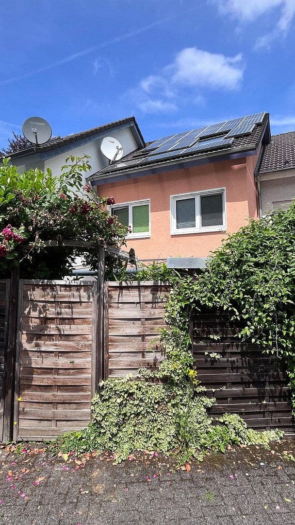 Prodej domu 140 m², pozemek 155 m², Bergisch Gladbach, Severní Porýní-Vestfálsko Prodej domu 140 m², pozemek 155 m², Bergisch Gladbach, Severní Porýní-Vestfálsko