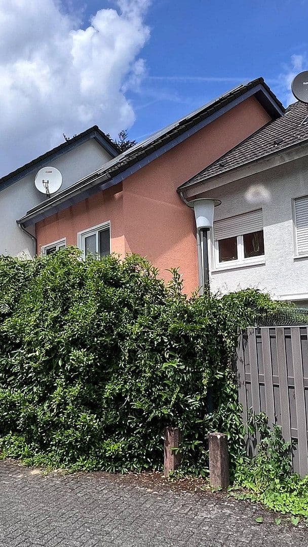 Prodej domu 140 m², pozemek 155 m², Bergisch Gladbach, Severní Porýní-Vestfálsko Prodej domu 140 m², pozemek 155 m², Bergisch Gladbach, Severní Porýní-Vestfálsko