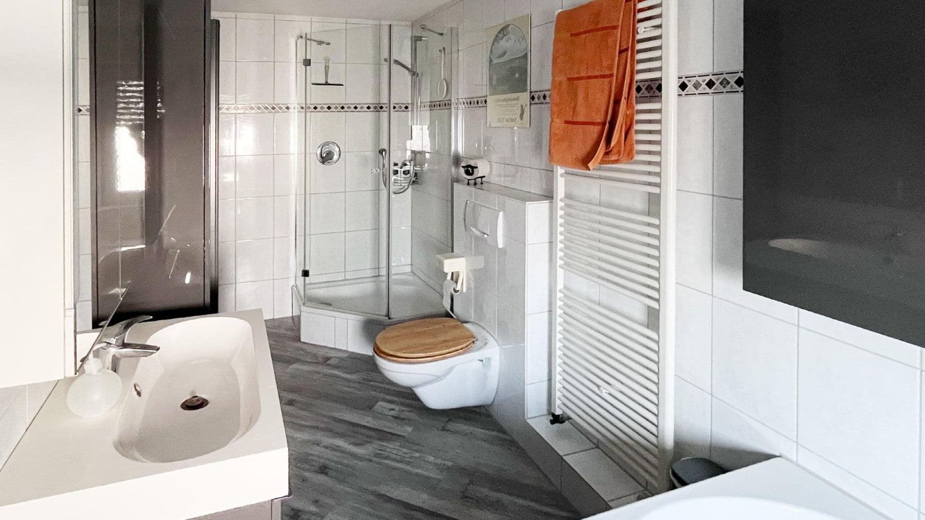 Prodej domu 140 m², pozemek 155 m², Bergisch Gladbach, Severní Porýní-Vestfálsko Prodej domu 140 m², pozemek 155 m², Bergisch Gladbach, Severní Porýní-Vestfálsko