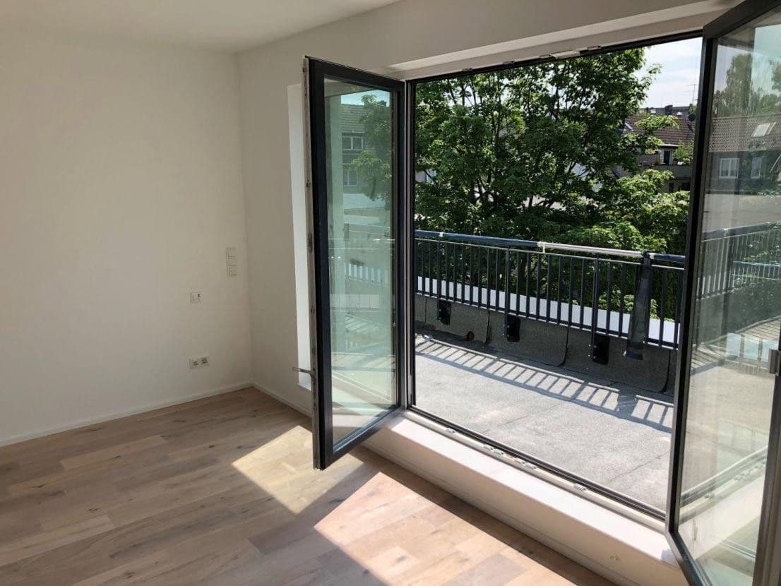 Pronájem domu 150 m², pozemek 100 m², Düsseldorf, Severní Porýní-Vestfálsko Pronájem domu 150 m², pozemek 100 m², Düsseldorf, Severní Porýní-Vestfálsko