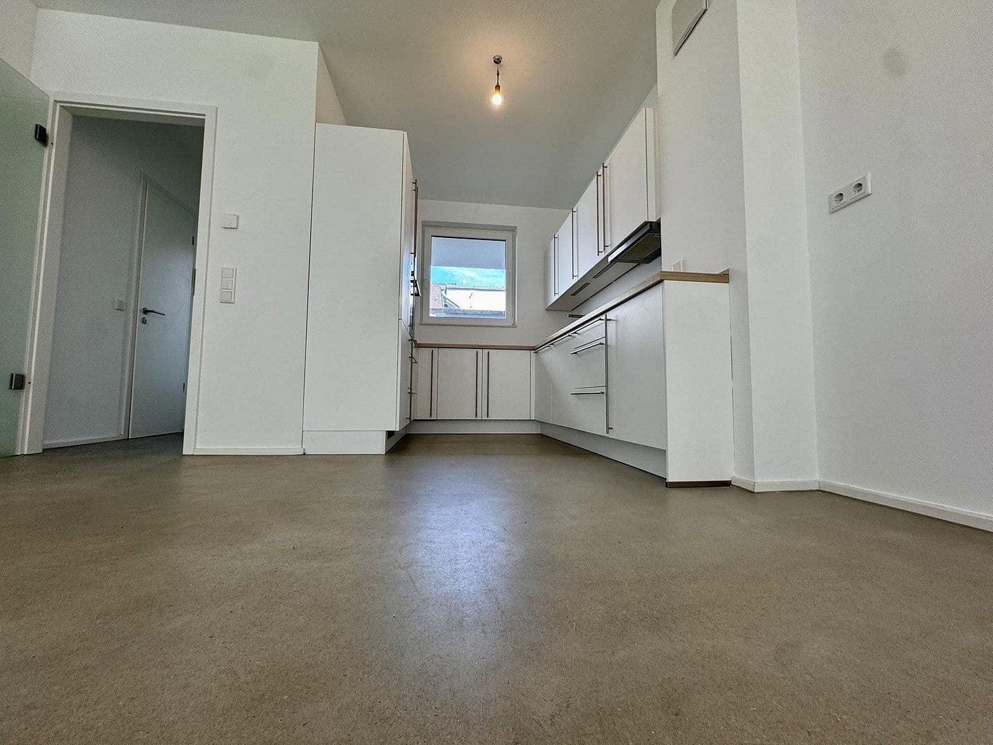 Pronájem domu 150 m², pozemek 100 m², Düsseldorf, Severní Porýní-Vestfálsko Pronájem domu 150 m², pozemek 100 m², Düsseldorf, Severní Porýní-Vestfálsko