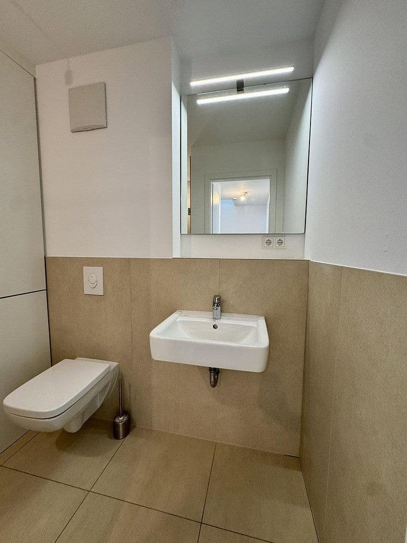 Pronájem domu 150 m², pozemek 100 m², Düsseldorf, Severní Porýní-Vestfálsko Pronájem domu 150 m², pozemek 100 m², Düsseldorf, Severní Porýní-Vestfálsko