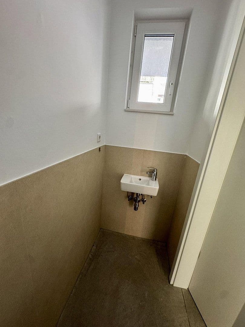 Pronájem domu 150 m², pozemek 100 m², Düsseldorf, Severní Porýní-Vestfálsko Pronájem domu 150 m², pozemek 100 m², Düsseldorf, Severní Porýní-Vestfálsko